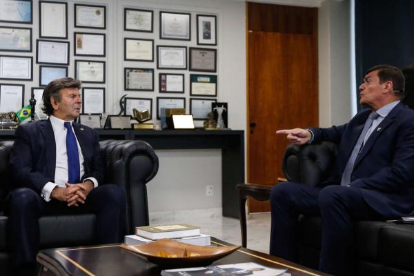 Defesa e TSE agem contra golpismo de Bolsonaro na eleição
