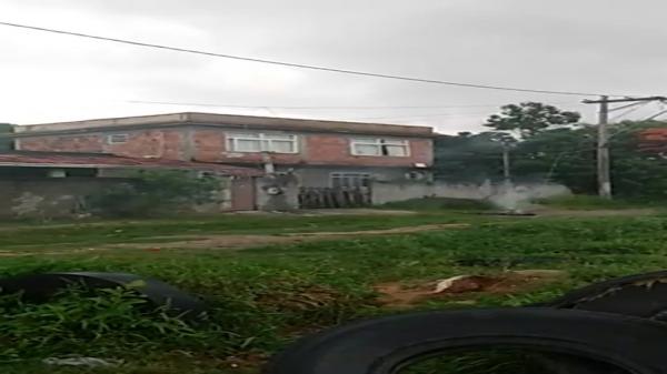Irmãos morrem após choque elétrico ao soltar pipa em São Gonçalo, RJ