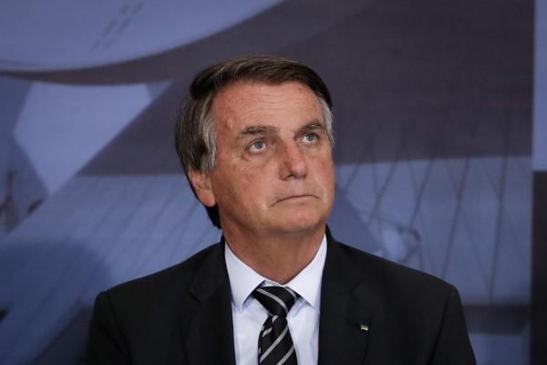 Bolsonaro ataca acordo entre WhatsApp e TSE para eleições e faz ameaças