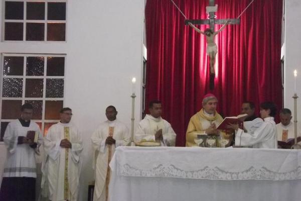 Di&aacute;cono Jos&eacute; Saraiva J&uacute;nior foi ordenado Presb&iacute;tero na par&oacute;quia Sant?Ana em Floriano.(Imagem:FlorianoNews)