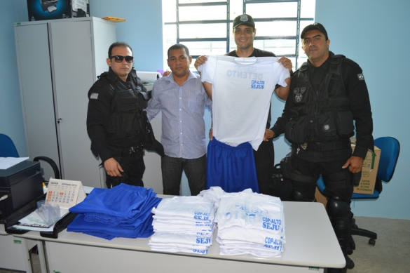 Internos da Penitenciária Vereda Grande confeccionam fardas para o sistema prisional