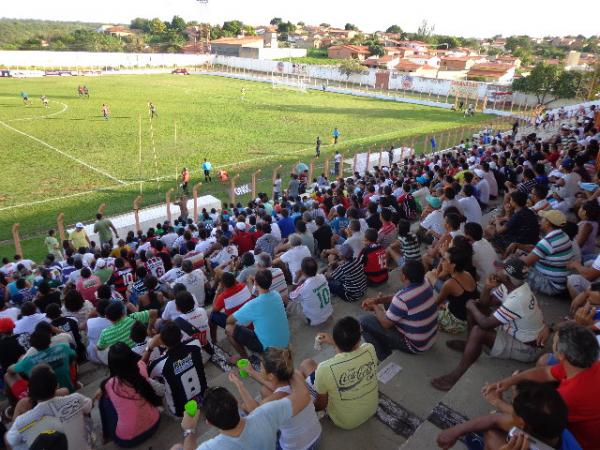 Cori-Sabb&aacute; sai na frente, mas Barras vence jogo em Floriano.(Imagem:FlorianoNews)