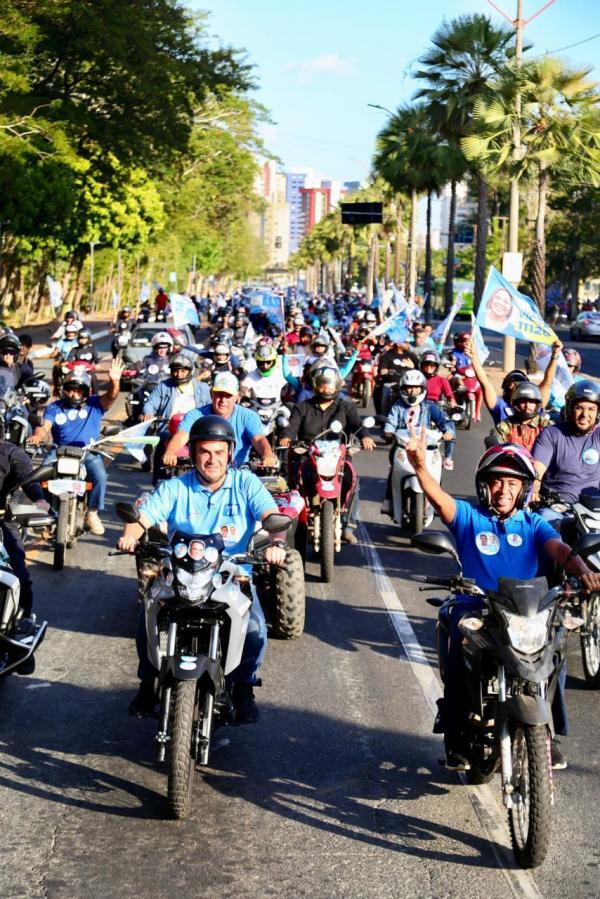  Joel, Jeov&aacute; e Ciro recebem o carinho de populares em motociata pela zona Norte de Teresina(Imagem:Ascom)