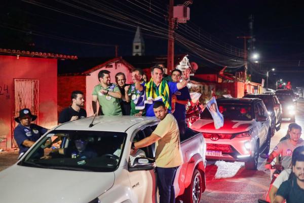  Ciro &eacute; recebido sob aplausos em carreata em Campo Maior(Imagem:Ascom)