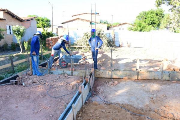  Equipe da Prefeitura de Floriano acompanha obras de reforma e amplia&ccedil;&atilde;o em UBSs e escolas municipai(Imagem:Secom)
