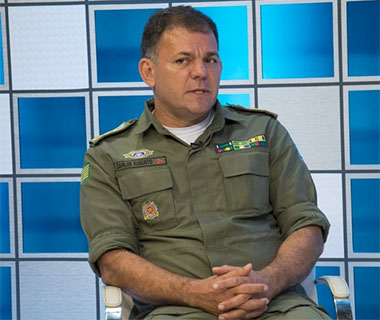 Comandante critica ação de PMs e diz: "uso da arma é a última opção"