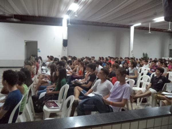 Colégio Impacto faz revisão preparatória para o ENEM em Floriano