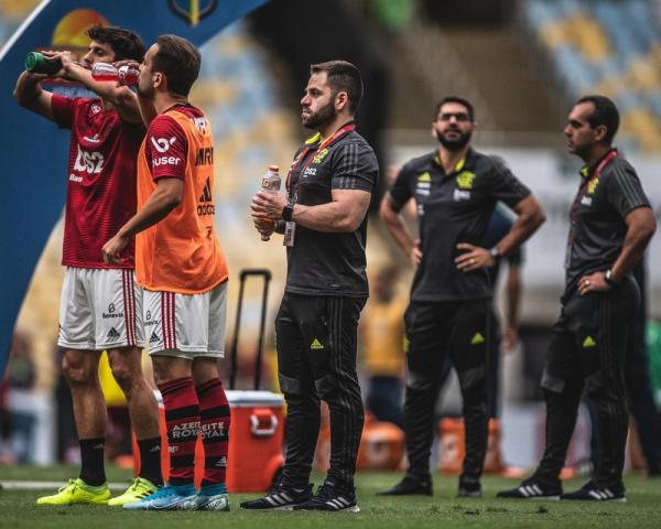  Nutricionista &eacute; respons&aacute;vel por hidrata&ccedil;&atilde;o do elenco do Flamengo.(Imagem:Pedro Martins / Foto FC )