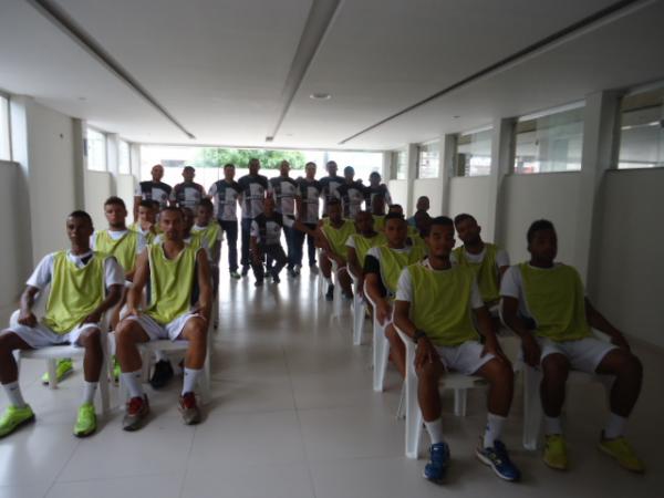 Atletas do Cori-Sabb&aacute; participam de reuni&atilde;o com torcida organizada.(Imagem:FlorianoNews)