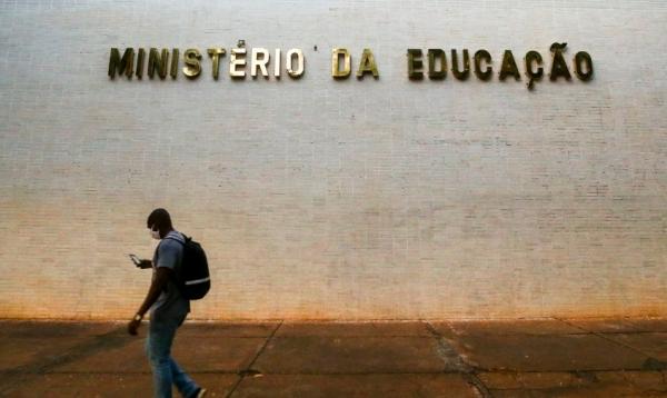 Política MEC diz "buscar soluções" sobre bloqueio orçamentário