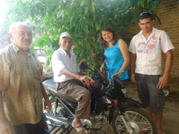 Dedé mecânico faz adaptação de moto para idoso delegado aposentado