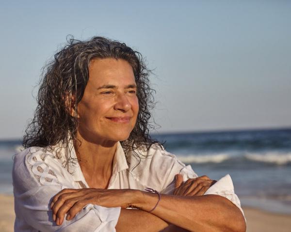 Simone reacende a chama em Da gente, álbum regido pela força do desejo