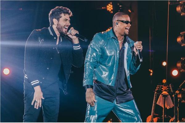Gustavo Mioto grava show no Recife com participação de Léo Santana ao festejar 10 anos de carreira