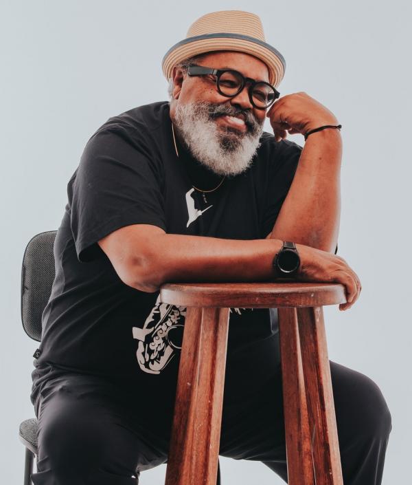 Jorge Aragão reflete sobre efeitos da pandemia no single "020 d.C.", gravado entre Salvador e Nova