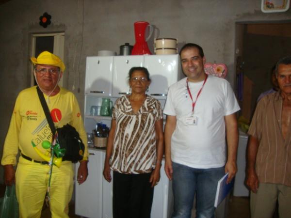 E O AMARELINHO LEVOU ELE ATE OS MORRINHOS(Imagem:REDA&Ccedil;AO)