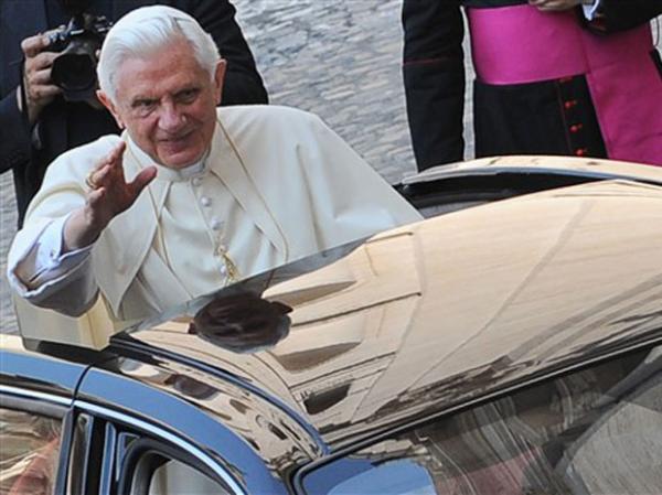 Após crise, Vaticano anuncia normas mais rígidas contra pedofilia no clero