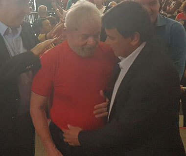 Governador acompanha julgamento ao lado de Lula e diz: "Não aceitamos injustiça"