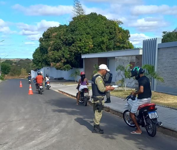 3&ordm; BPM realiza blitzs volantes em bairros de Floriano para refor&ccedil;ar seguran&ccedil;a e coibir infra&ccedil;&otilde;es(Imagem:Divulga&ccedil;&atilde;o/PM)