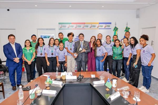 Rafael Fonteles recebe Seleção Feminina de Futebol e reforça importância do incentivo ao esporte