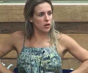 Joana diz que já bateu em mulher
