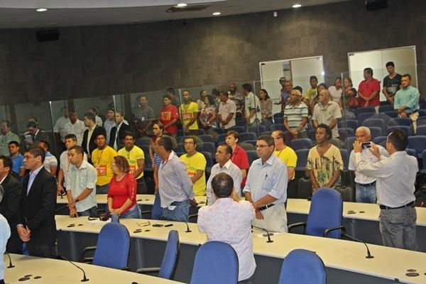 V&aacute;rios filiados ao partido tamb&eacute;m estiveram presentes na sess&atilde;o.(Imagem:Lucas Barbosa/GP1)
