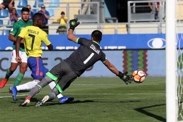 Cruzeiro se acerta com Angulo e tenta resolver entrave sobre comissão para fechar contratação