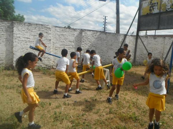  Escola Mega de Floriano realizou manh&atilde; recreativa em comemora&ccedil;&atilde;o ao Dia da Crian&ccedil;a.(Imagem:FlorianoNews)