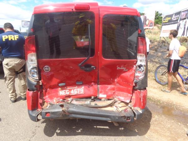  Engavetamento entre tr&ecirc;s ve&iacute;culos &eacute; registrado na BR-230 em Floriano.(Imagem:FlorianoNews)