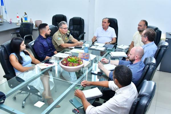 Prefeito Ant&ocirc;nio Reis cria Comit&ecirc; Gestor de Crise e discute a&ccedil;&otilde;es de preven&ccedil;&atilde;o &agrave;s chuvas em Floriano.(Imagem:Secom)