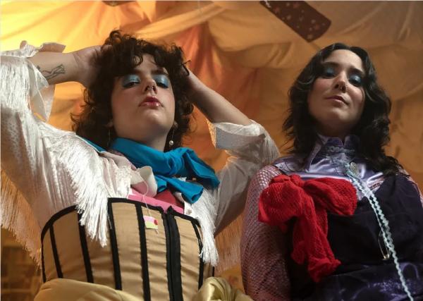 Dupla carioca Troá divide "Cerveja quente" com banda Boogarins em álbum que traz Letrux e Tuyo