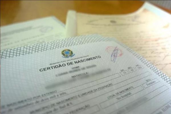 Projeto retifica gratuitamente nome de pessoas trans e travestis em documentos