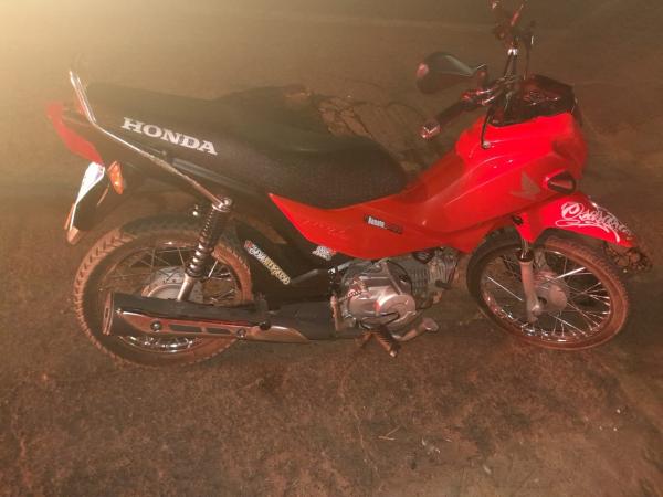 Operação policial em Floriano resulta em remoção de veículo e apreensão de drogas