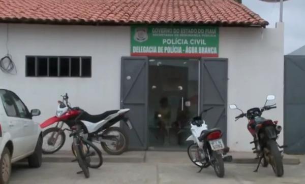 Pai é preso e filho de 16 anos apreendido suspeitos de tentar matar dois jovens em Lagoinha do Piauí