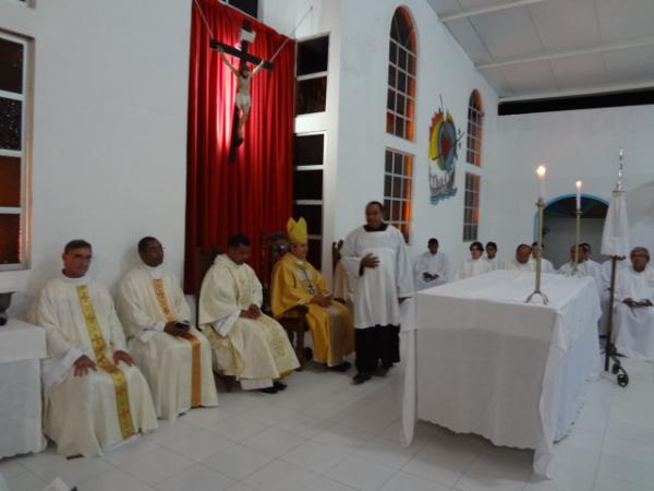 Di&aacute;cono Jos&eacute; Saraiva J&uacute;nior foi ordenado Presb&iacute;tero na par&oacute;quia Sant?Ana em Floriano.(Imagem:FlorianoNews)
