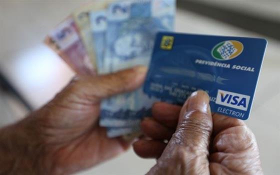 Em cada dez brasileiros, dois foram vítimas de fraudes nos últimos 12 meses, diz CDL