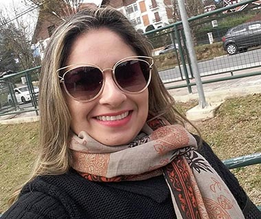 Perfil de dentista presa por racismo aparece ironizando polícia