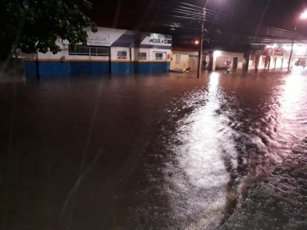 Chuva forte causa alagamento e prejuízos no interior do Piauí