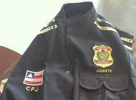 PM prende dois suspeitos de estelionato com coletes e documentos falsos