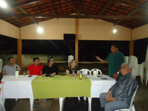 Farmac&ecirc;uticos de Floriano participam de jantar em homenagem ao seu dia.(Imagem:FlorianoNews)
