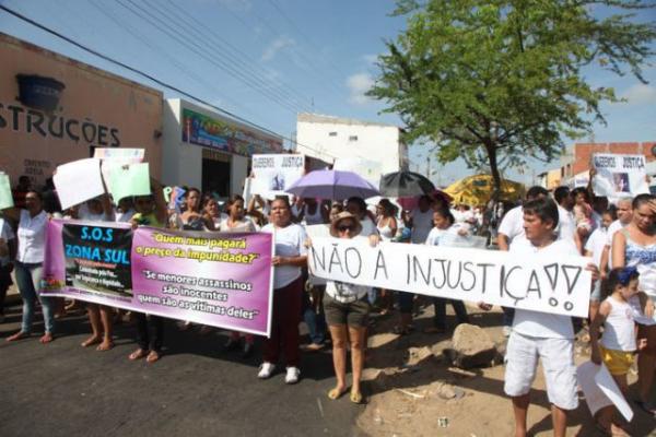 Moradores do conjunto Porto Alegre fazem protesto contra a viol&ecirc;ncia.(Imagem:Meio Norte)