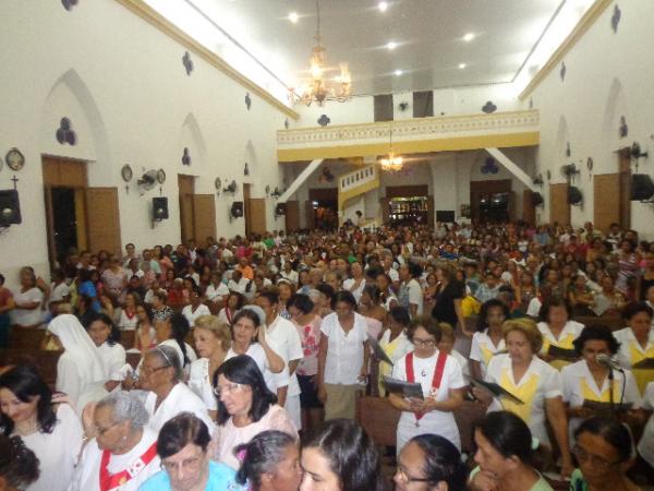 Missa e prociss&atilde;o marcaram dia de Corpus Christi em Floriano.(Imagem:FlorianoNews)