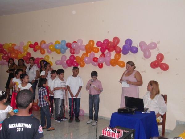 Educand&aacute;rio Pequeno Polegar realizou festa em homenagem ao Dia das M&atilde;es(Imagem:FlorianoNews)