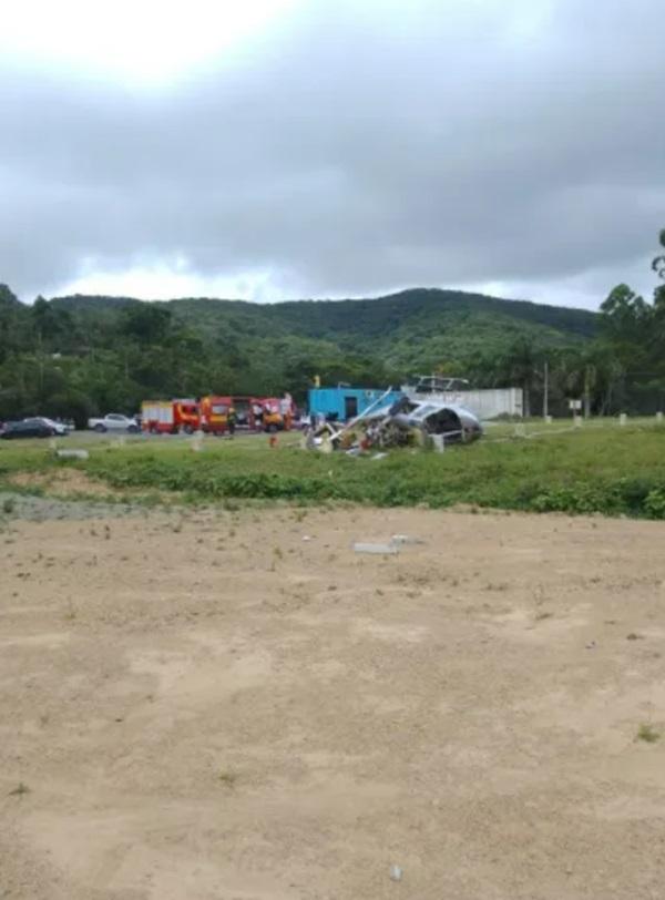 Acidente envolvendo queda de helic&oacute;ptero no munic&iacute;pio de Penha(Imagem:Divulga&ccedil;&atilde;o/Corpo de Bombeiros)