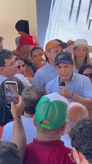 Roger Linhares, na frente de Rafael Fonteles e Júlio César, declara apoio a Ciro Nogueira