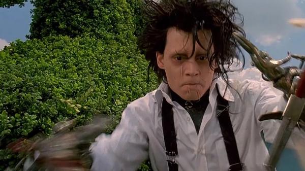 Mão de tesoura usada por Johnny Depp em filme é vendida por R$ 420 mil