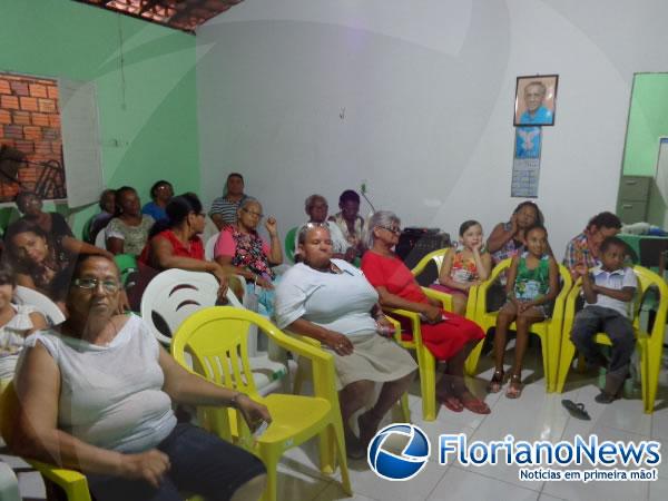 Associa&ccedil;&atilde;o de Moradores do Bairro Manguinha realizou festa para m&atilde;es.(Imagem:FlorianoNews)