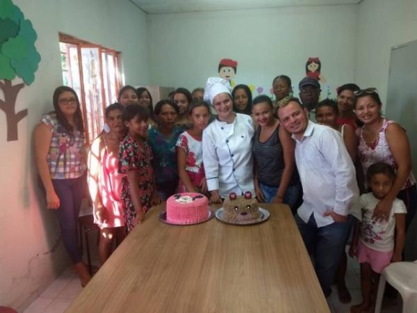 CREAS sedia curso de confeitaria em Floriano