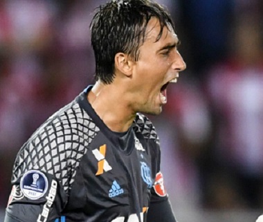 César se firma no Fla e se aproxima de marca de Diego Alves