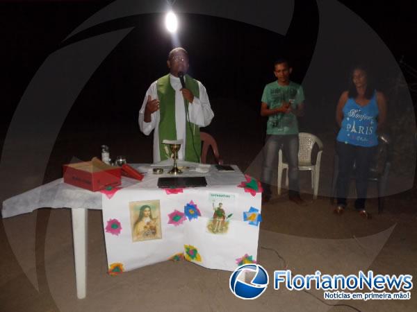Moradores participaram de missa na localidade rural &Aacute;gua Boa. (Imagem:FlorianoNews)