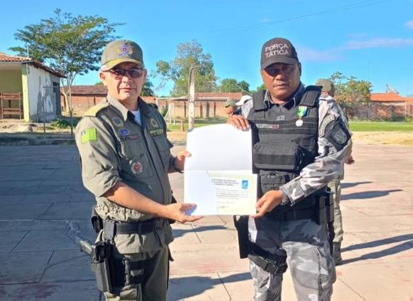 Policiais Militares do 3° BPM em Floriano recebem medalhas de tempo de serviço